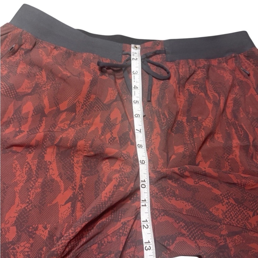 Lululemon License to Train Short 7” Linerless Size XXL Camo Geometric workout - Picture 7 of 7